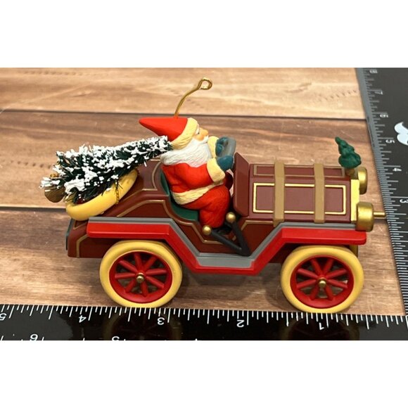 1995 HALLMARK KEEPSAKE ORNAMENT QX5179 SANTA'S ROADSTER HERE COMES SANTA - Picture 6 of 10